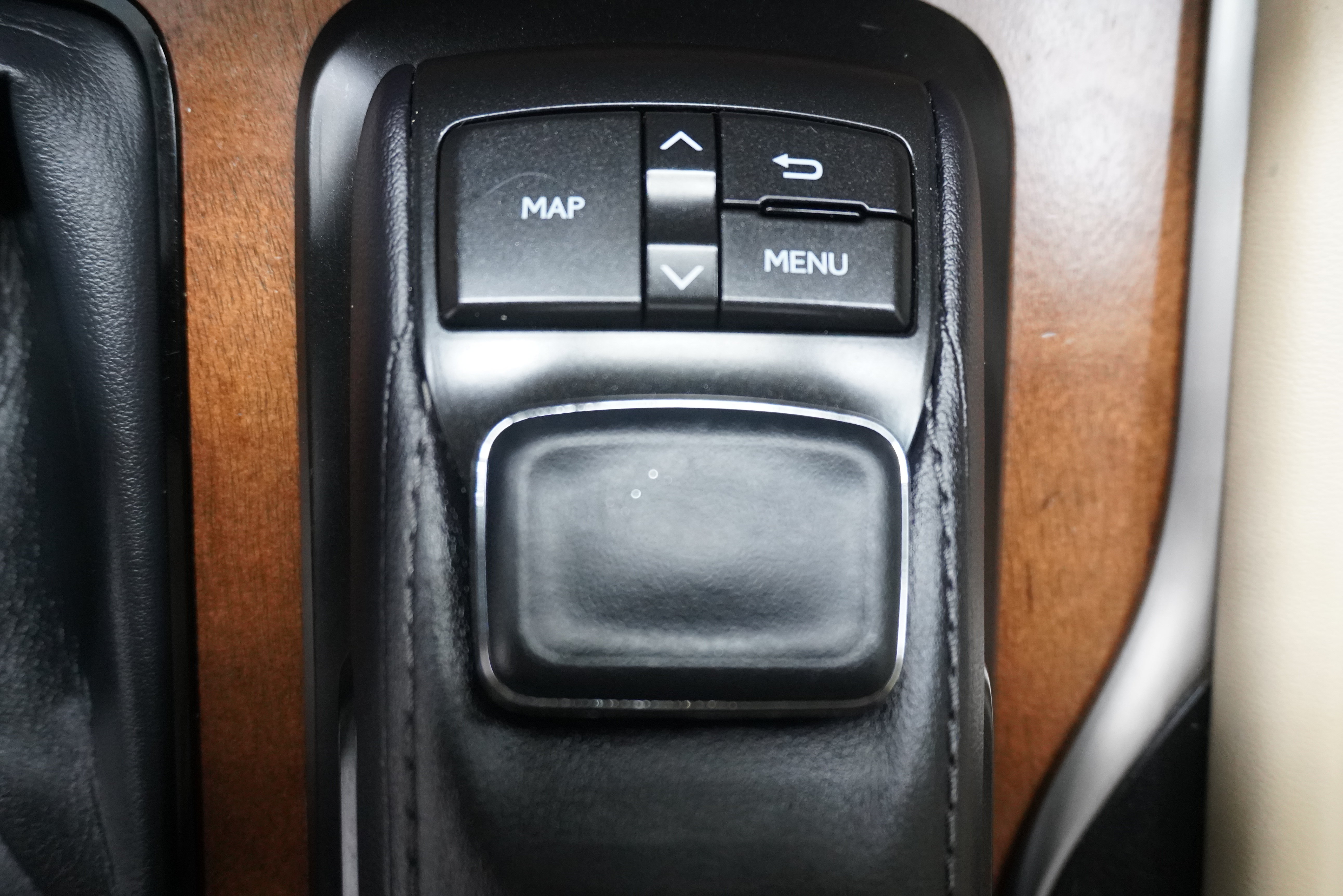 Used 2019 Lexus LX 570 4WD w/ Luxury Package image 29