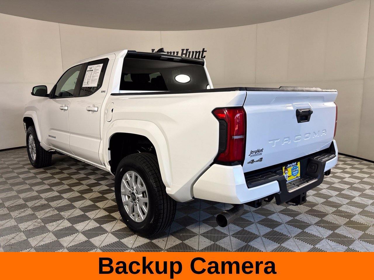 Used 2024 Toyota Tacoma SR5 AWD/4WD image 9