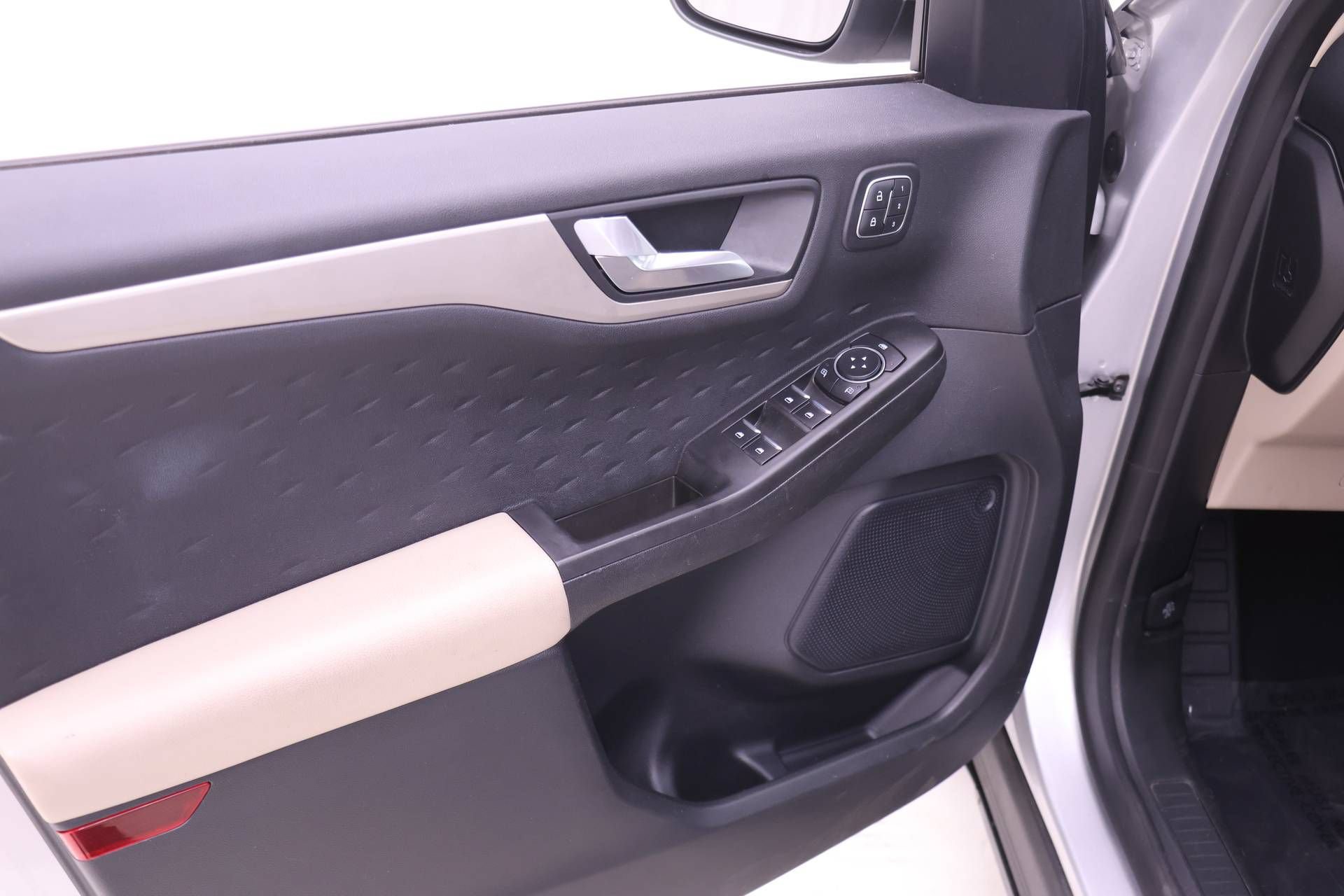 Used 2020 Ford Escape SEL FWD image 9