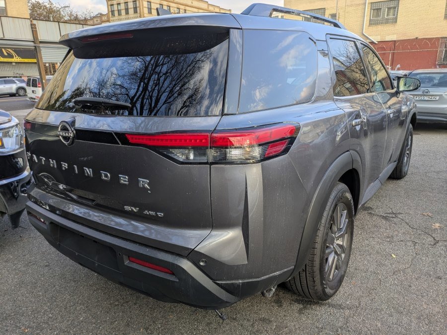 Used 2022 Nissan Pathfinder SV image 4