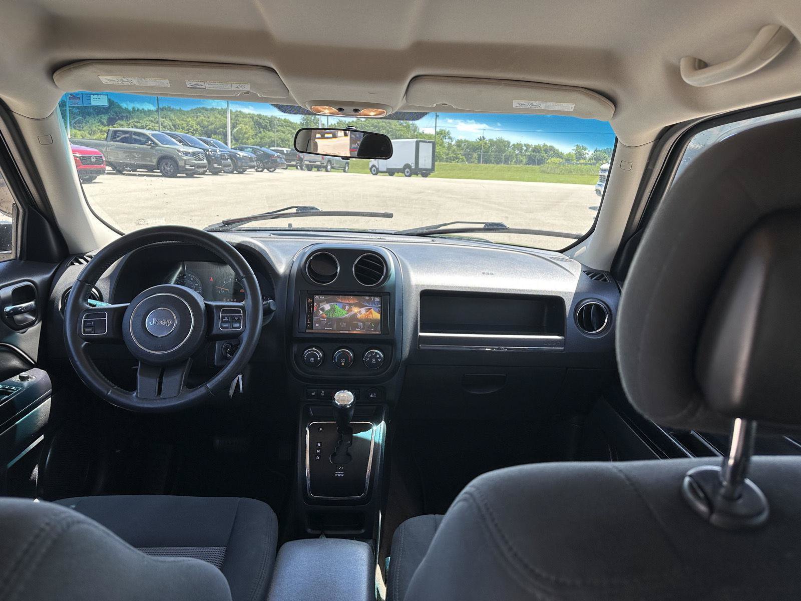 Used 2014 Jeep Patriot Latitude AWD/4WD image 14