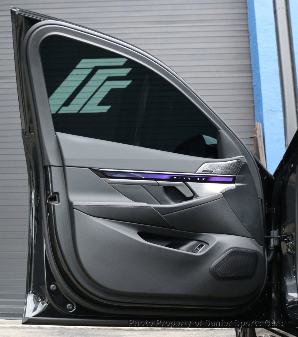 Used 2025 BMW 540i xDrive image 18