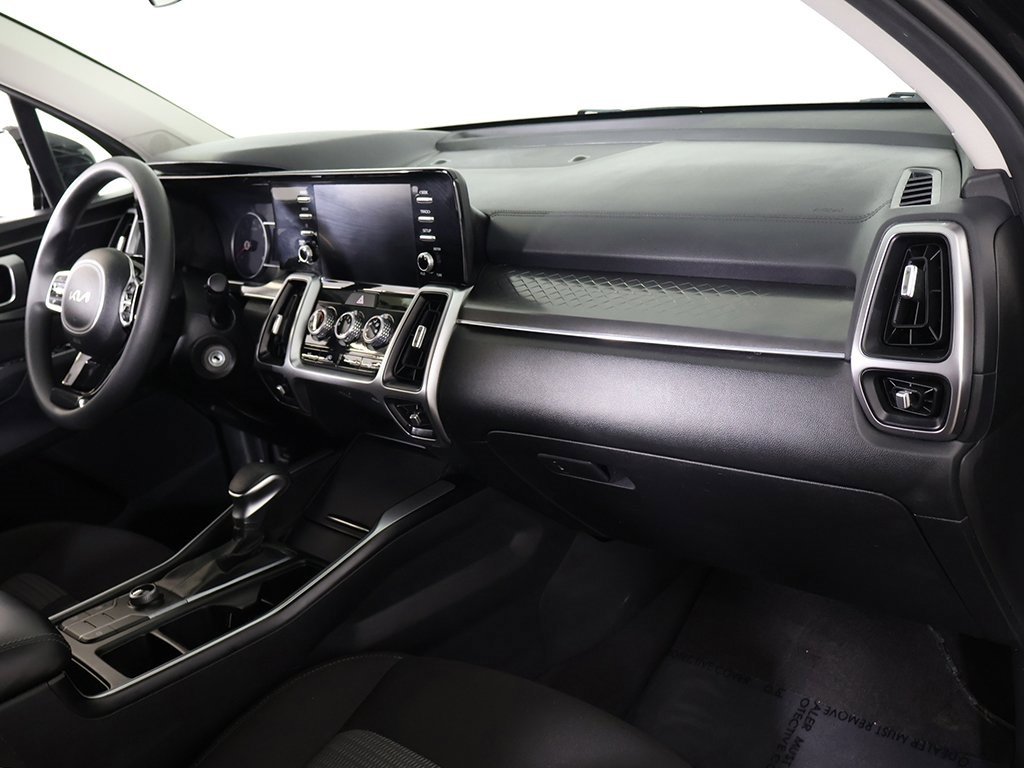 Used 2023 Kia Sorento LX image 27