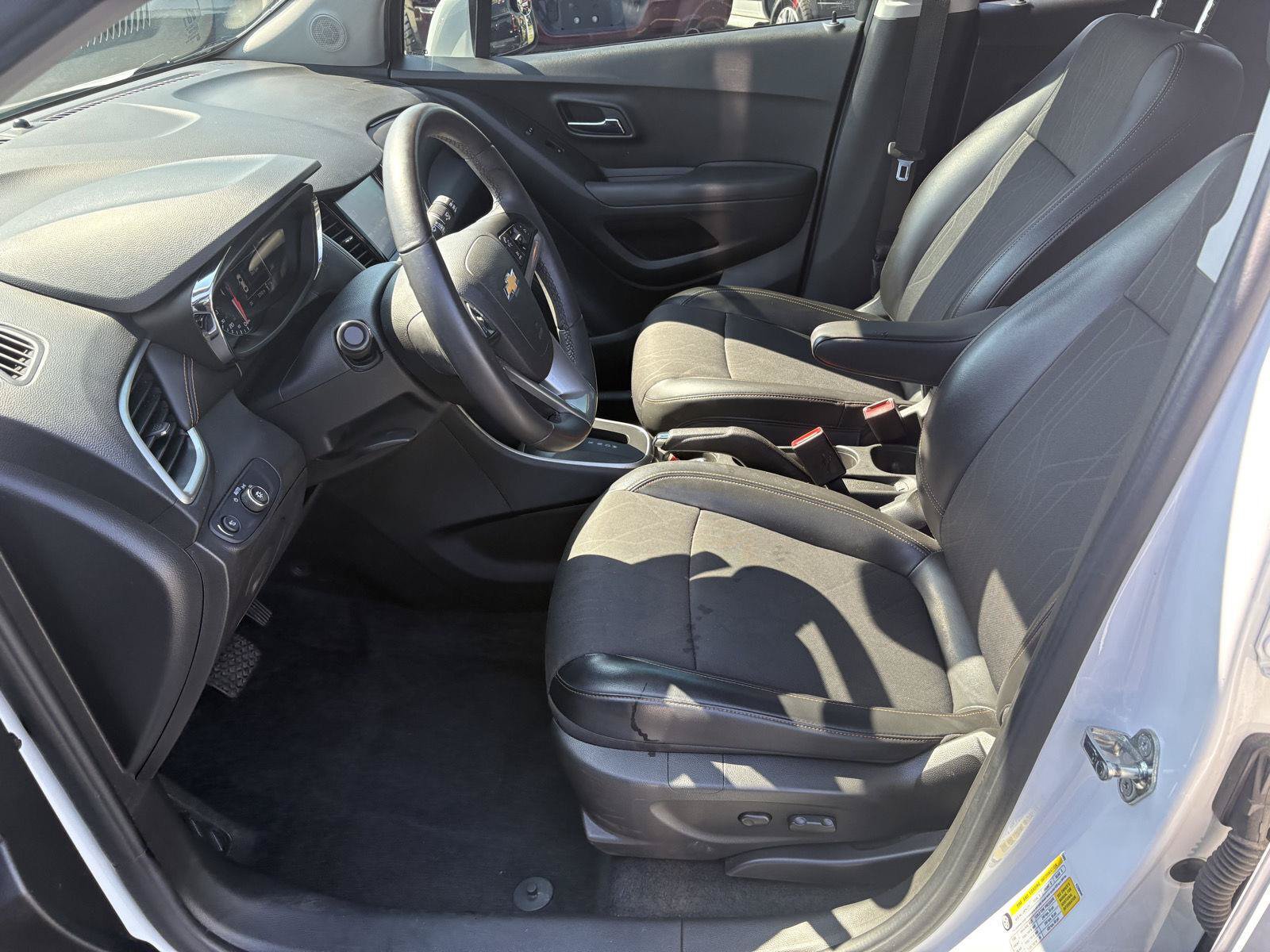 Used 2017 Chevrolet Trax LT w/ LT Convenience Package FWD image 4