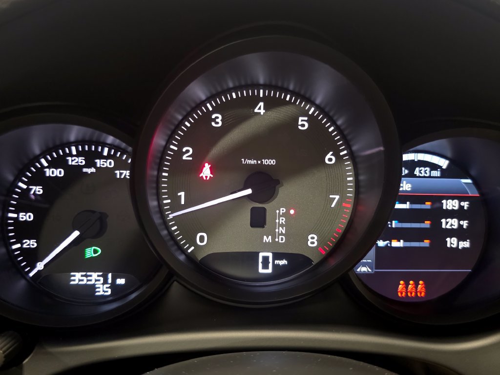 Certified 2023 Porsche Macan S AWD/4WD image 27