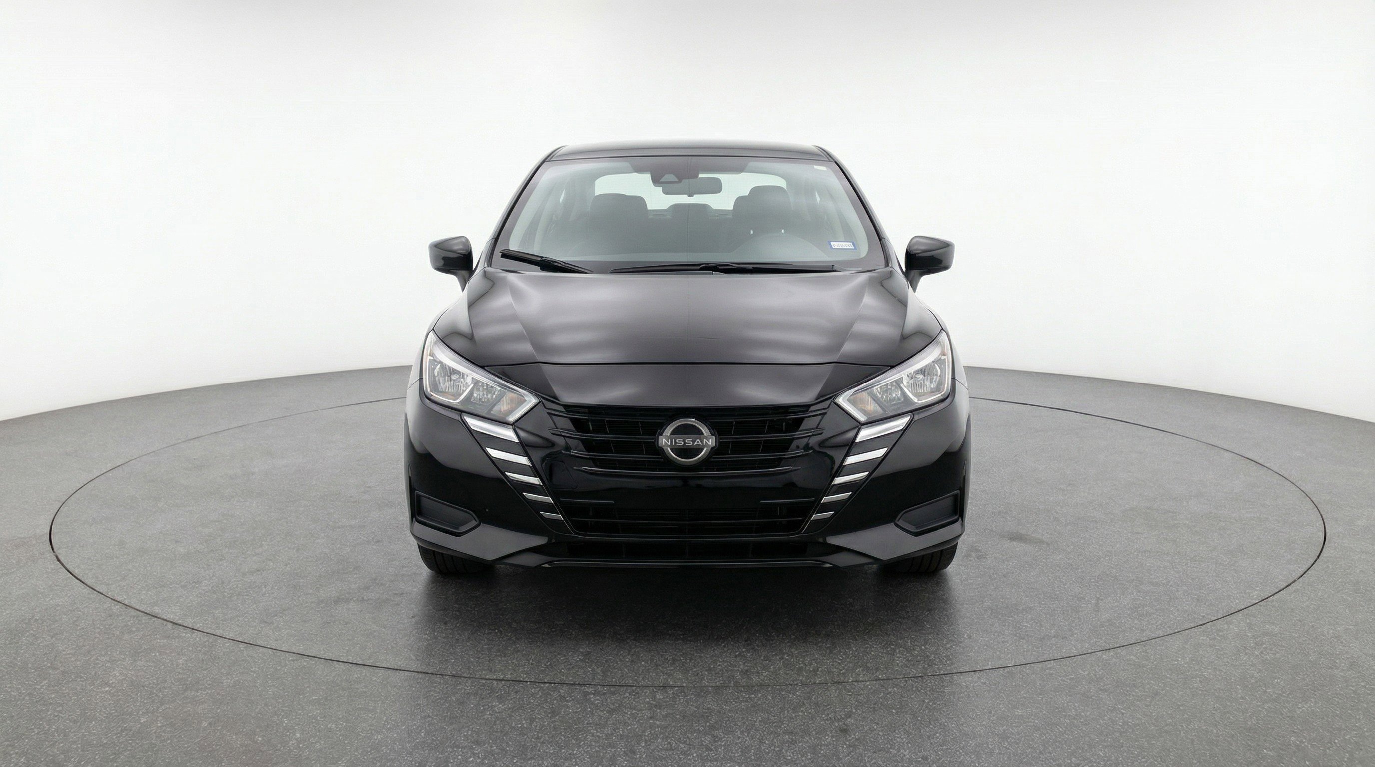 Used 2025 Nissan Versa SV image 2