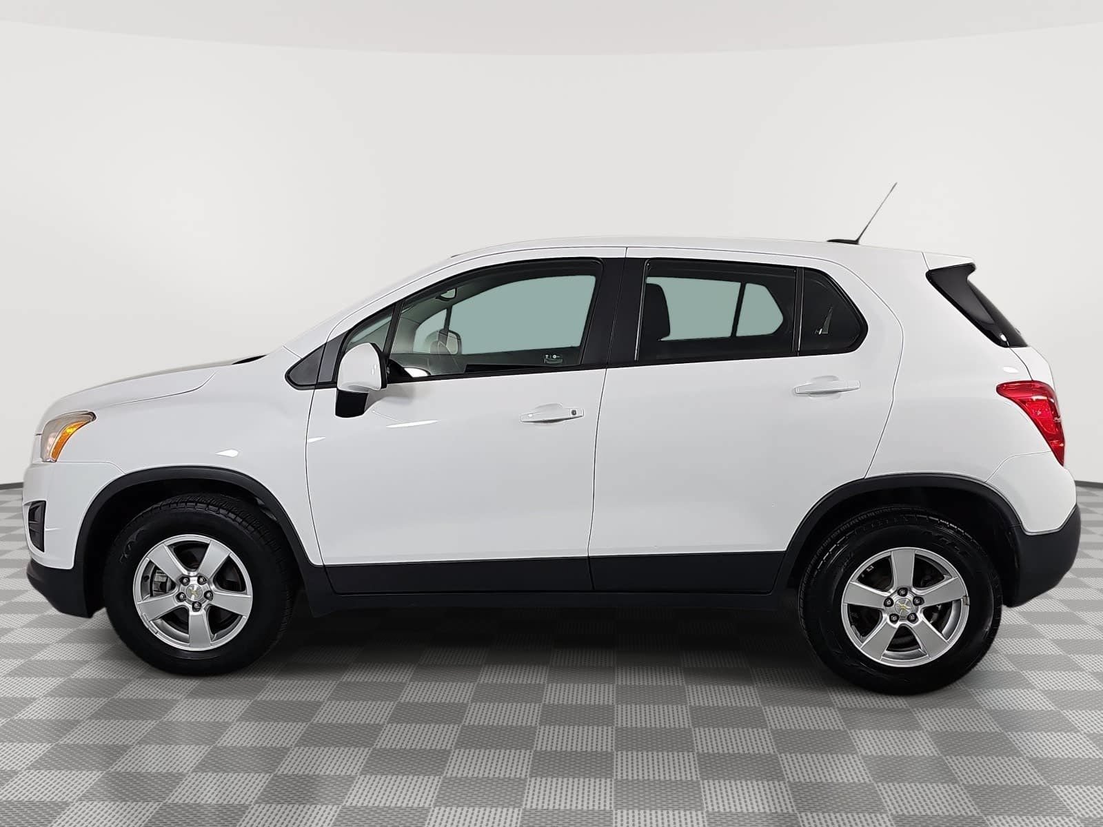 Used 2016 Chevrolet Trax LS AWD/4WD image 5