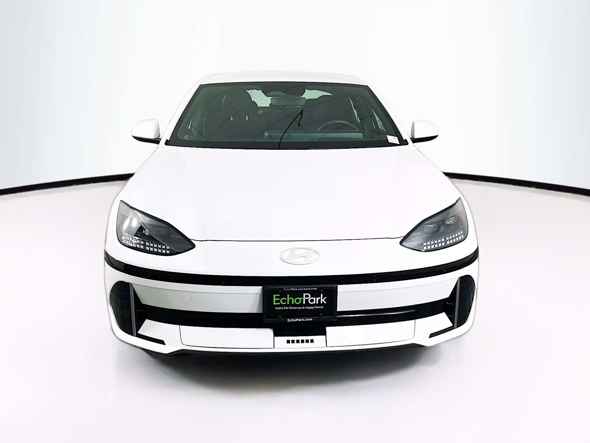 Used 2024 Hyundai Ioniq 6 SE RWD image 2