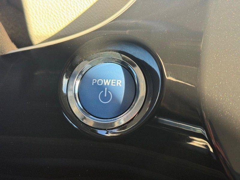 Used 2022 Toyota Prius XLE image 17