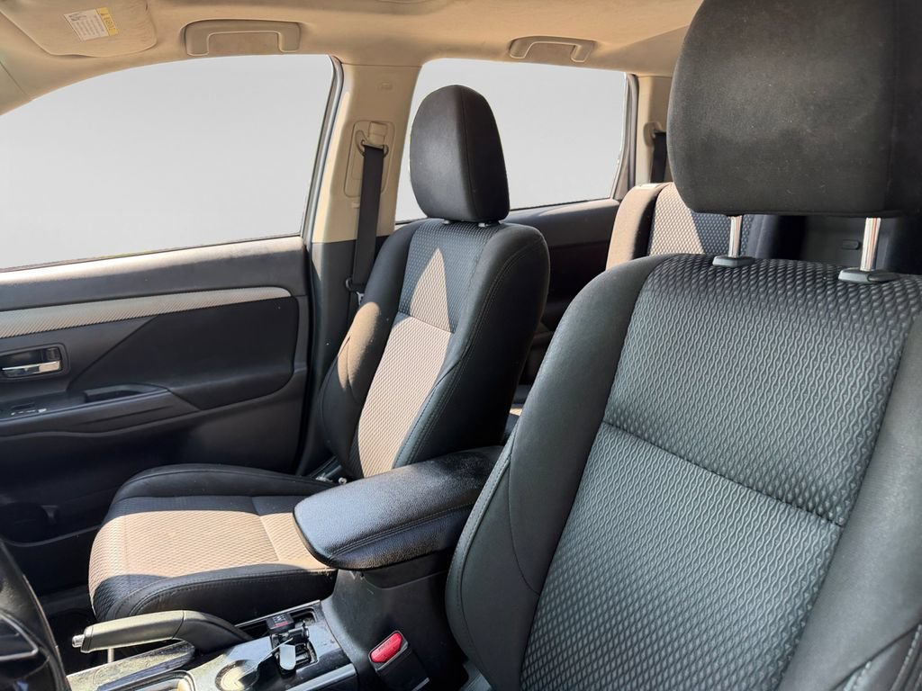 Used 2017 Mitsubishi Outlander SE FWD image 22