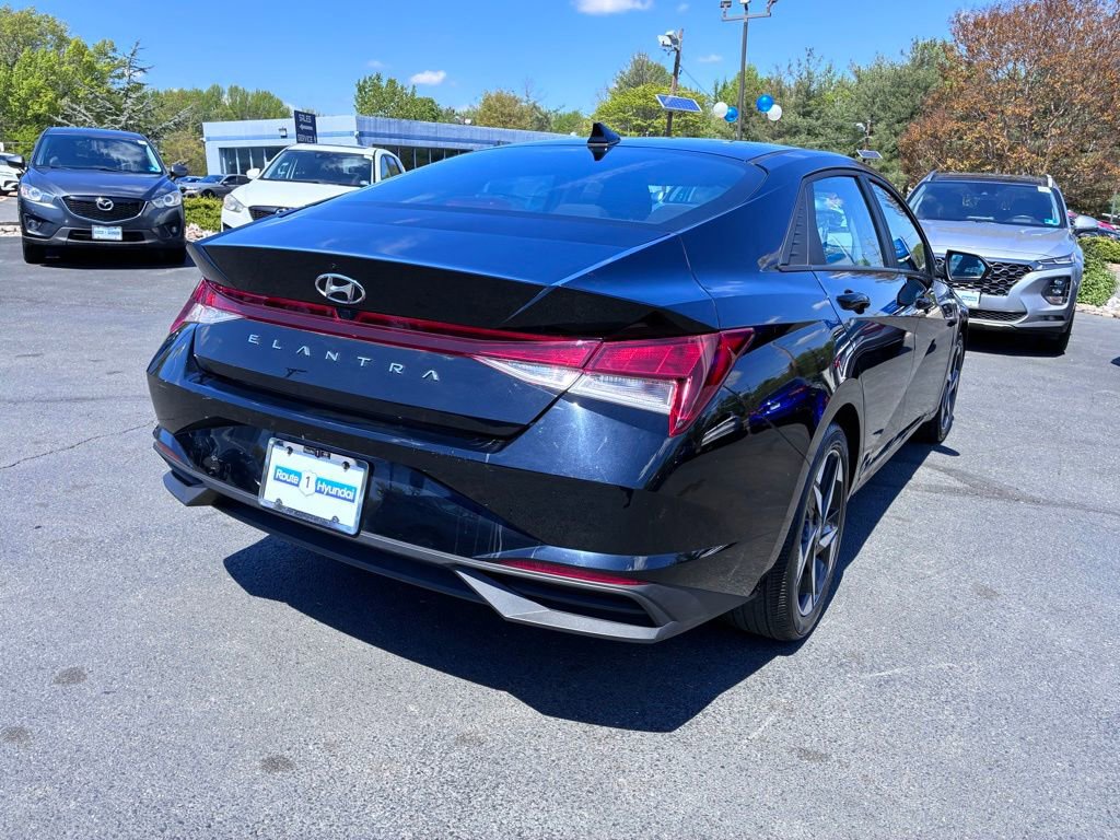 Used 2023 Hyundai Elantra SEL w/ Convenience Package FWD image 7