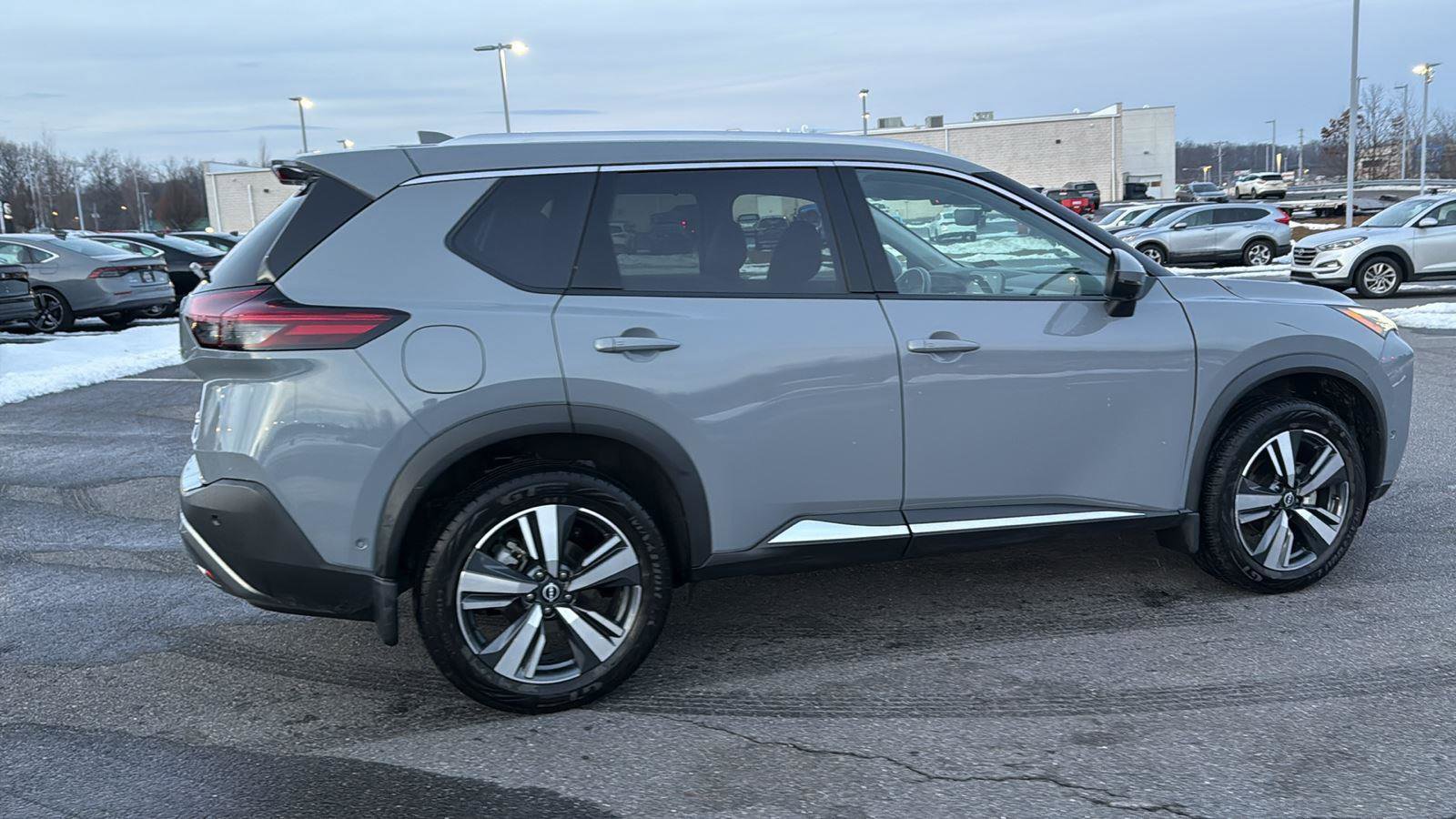 Used 2022 Nissan Rogue SL w/ SL Premium Package image 5