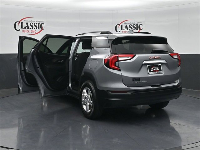 Used 2024 GMC Terrain SLE w/ Driver Convenience Package image 32