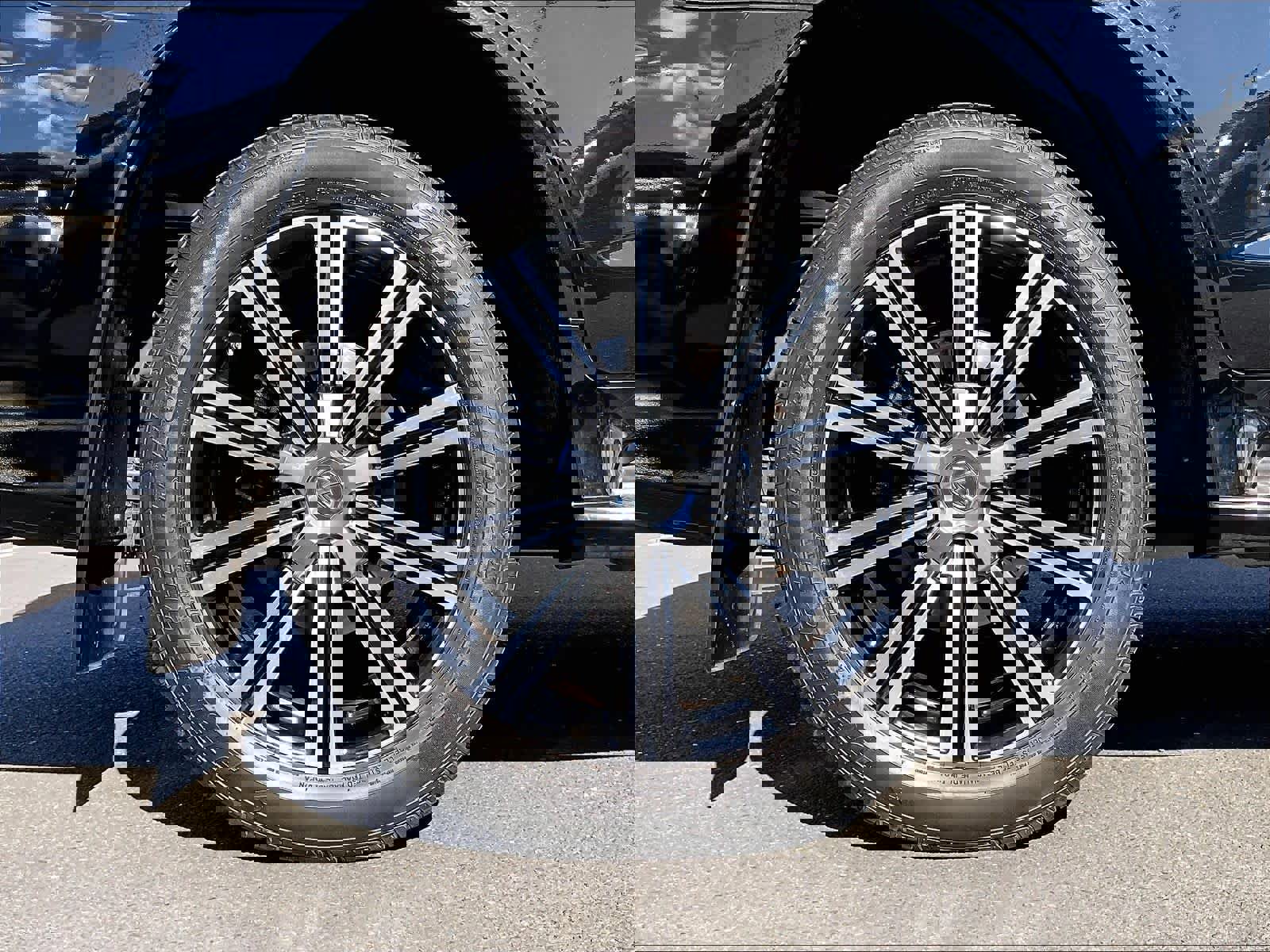 Used 2020 Lexus LX 570 4WD w/ Luxury Package image 11