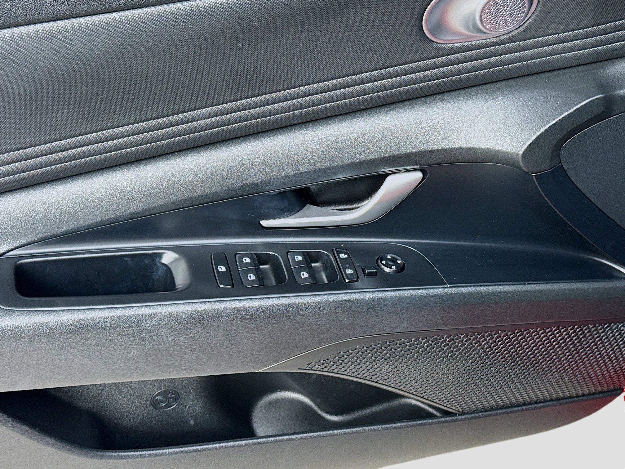 Used 2023 Hyundai Elantra Limited image 16