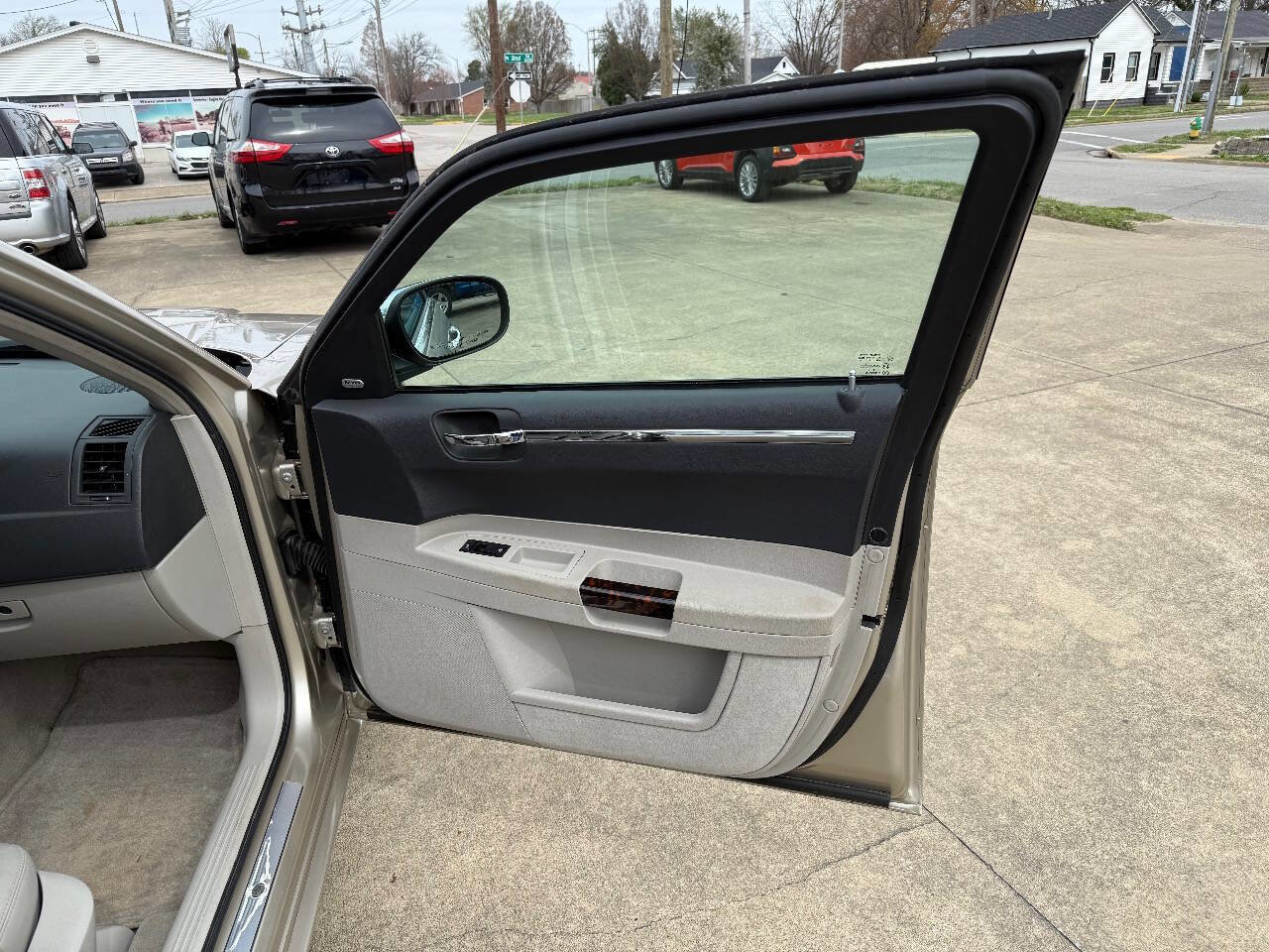 Used 2006 Chrysler 300 C image 16