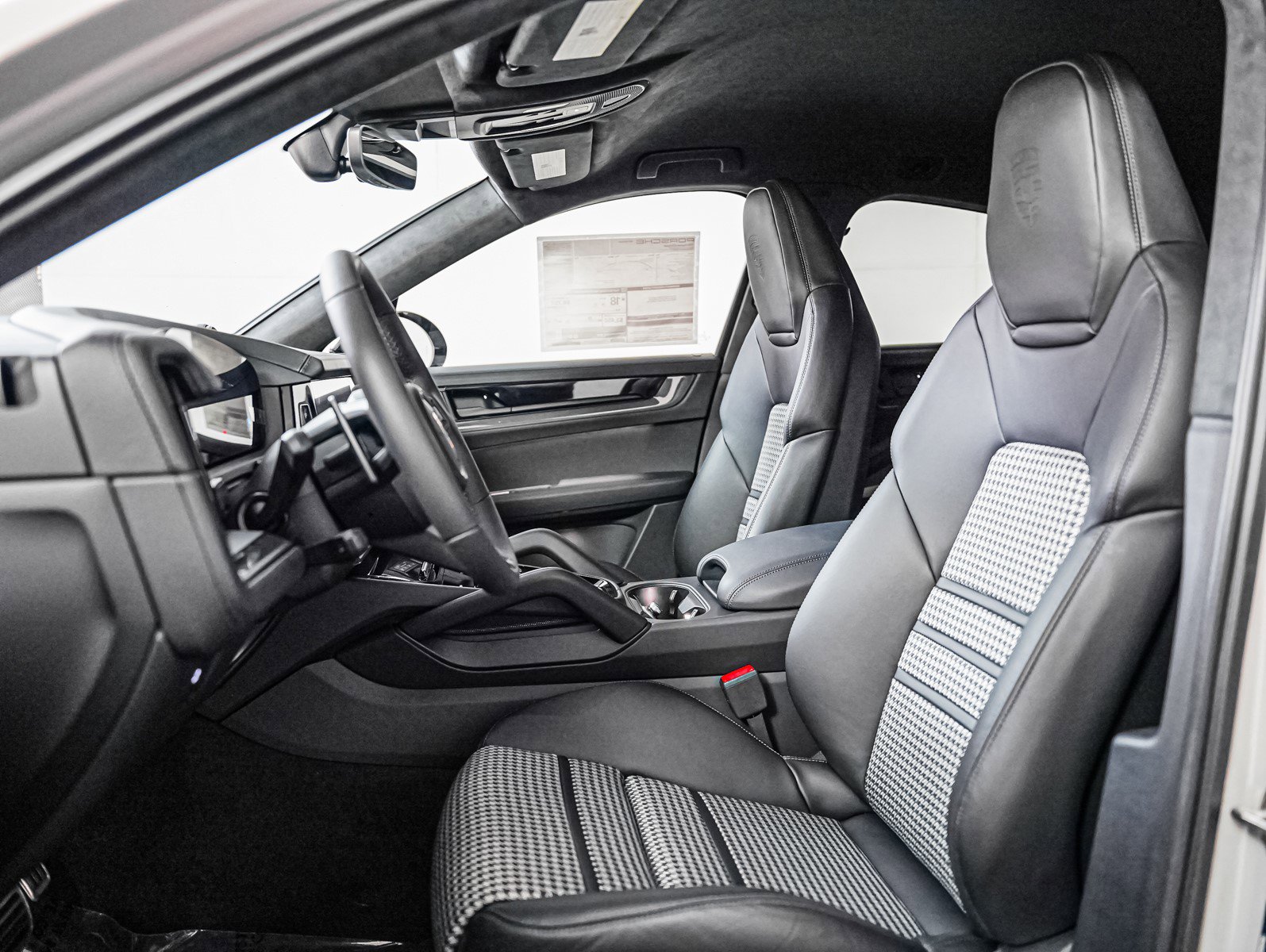 New 2026 Porsche Cayenne GTS image 5