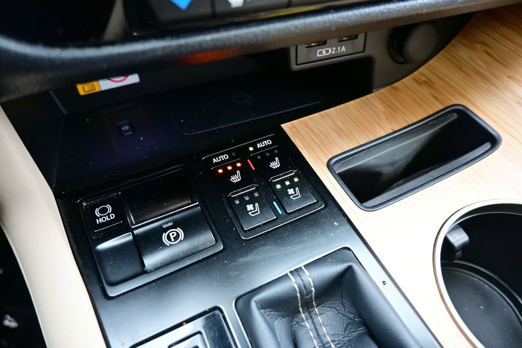 Used 2022 Lexus RX 350L Premium w/ Premium Package AWD/4WD image 31
