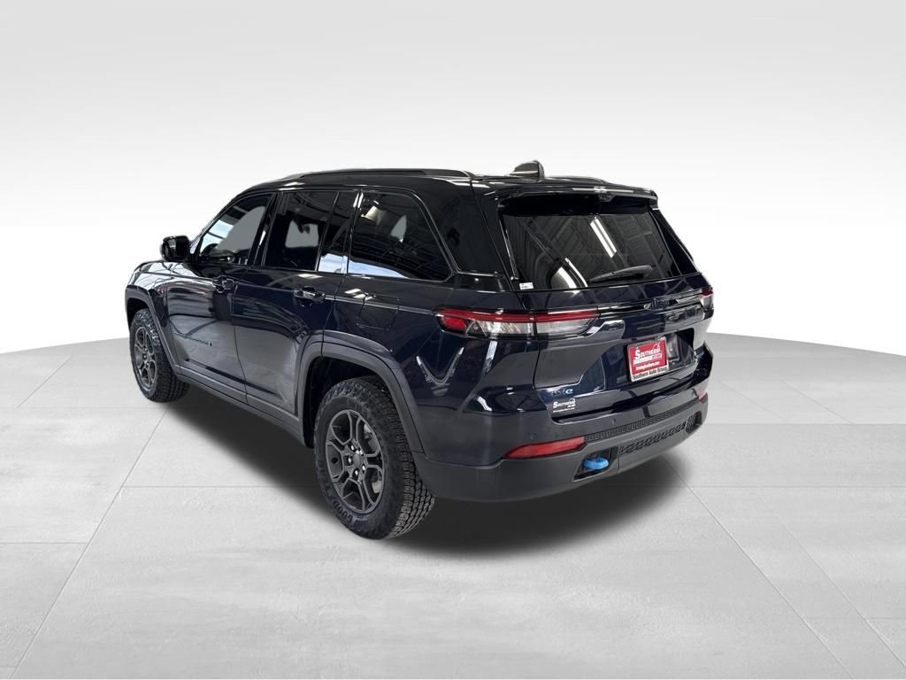 Used 2024 Jeep Grand Cherokee Trailhawk w/ Advanced Protech Group II AWD/4WD video 3