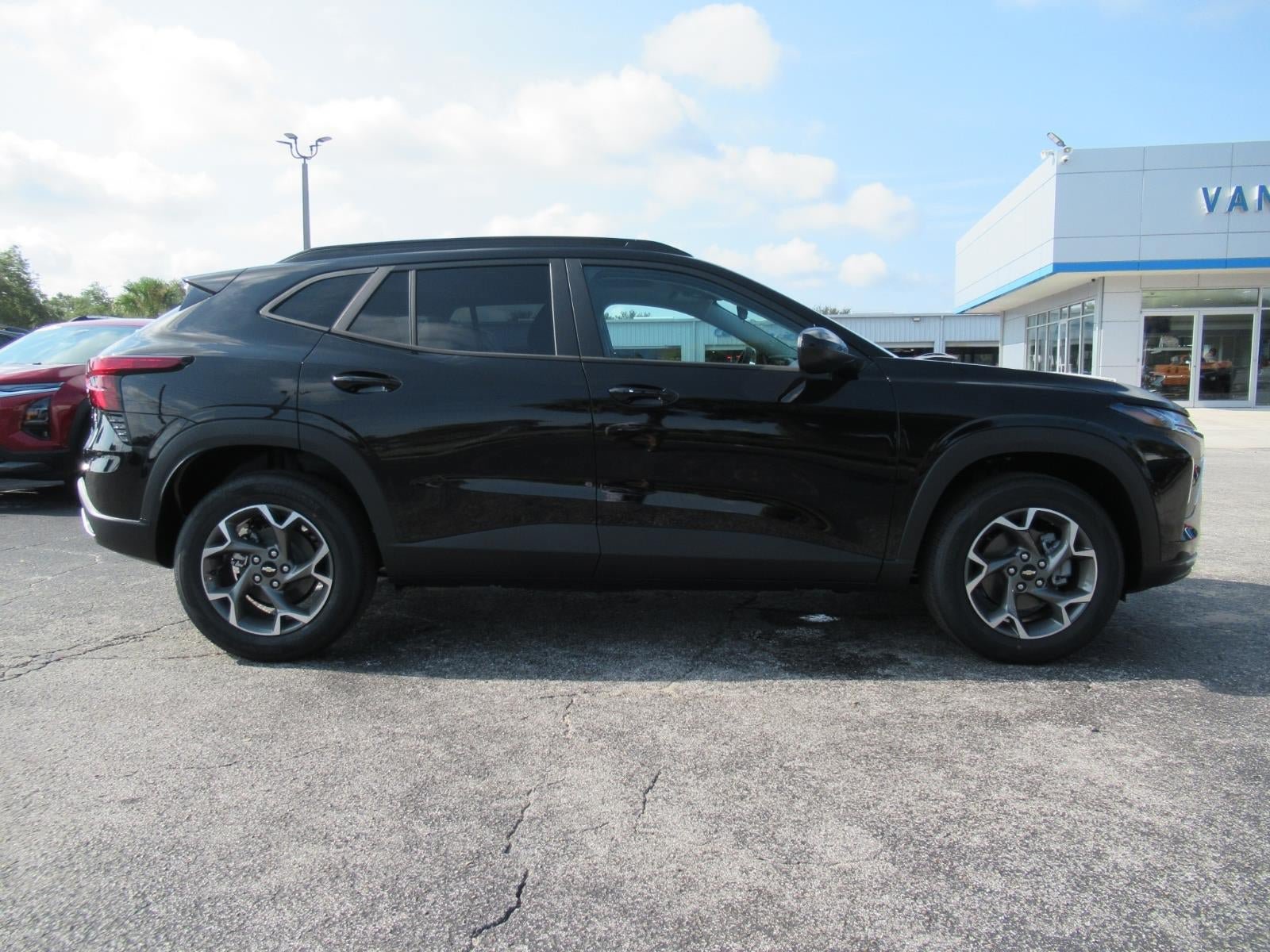 New 2026 Chevrolet Trax LT w/ Sunroof Package FWD image 4