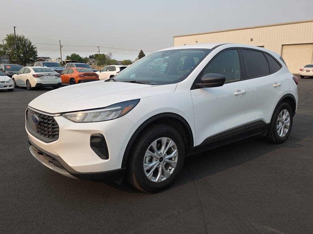 Used 2025 Ford Escape Active AWD/4WD image 3