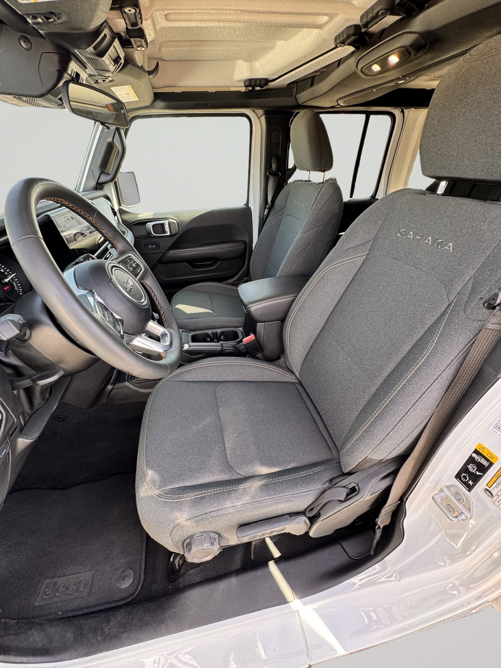 Used 2024 Jeep Wrangler Sahara image 3