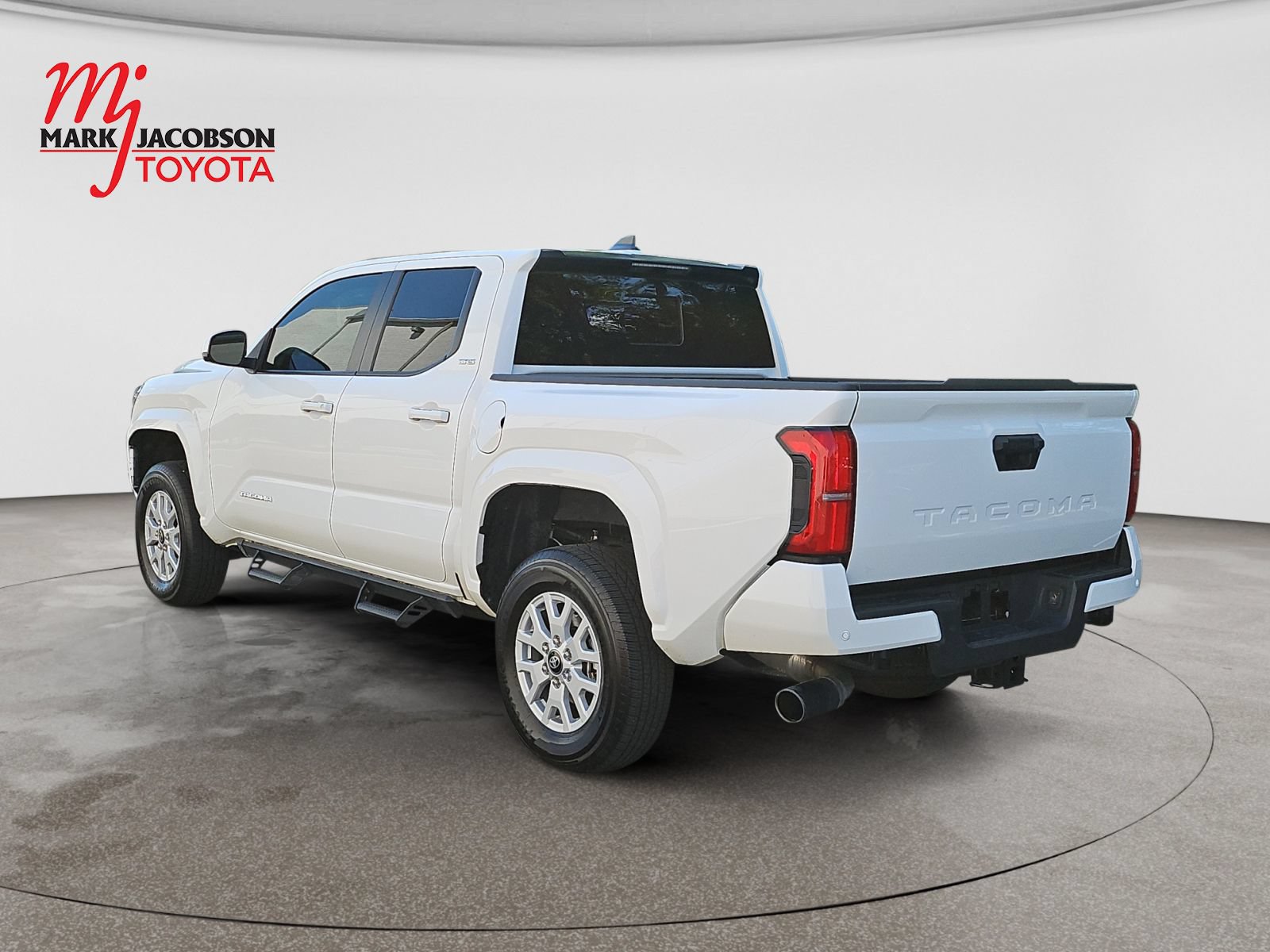 Used 2024 Toyota Tacoma SR5 w/ SR5 Upgrade Package RWD image 8