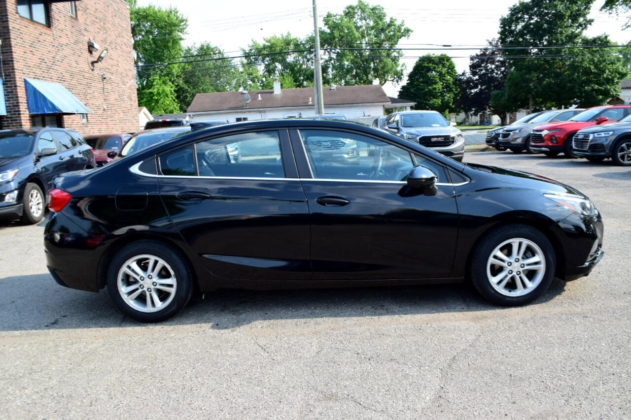 Used 2017 Chevrolet Cruze LT image 5