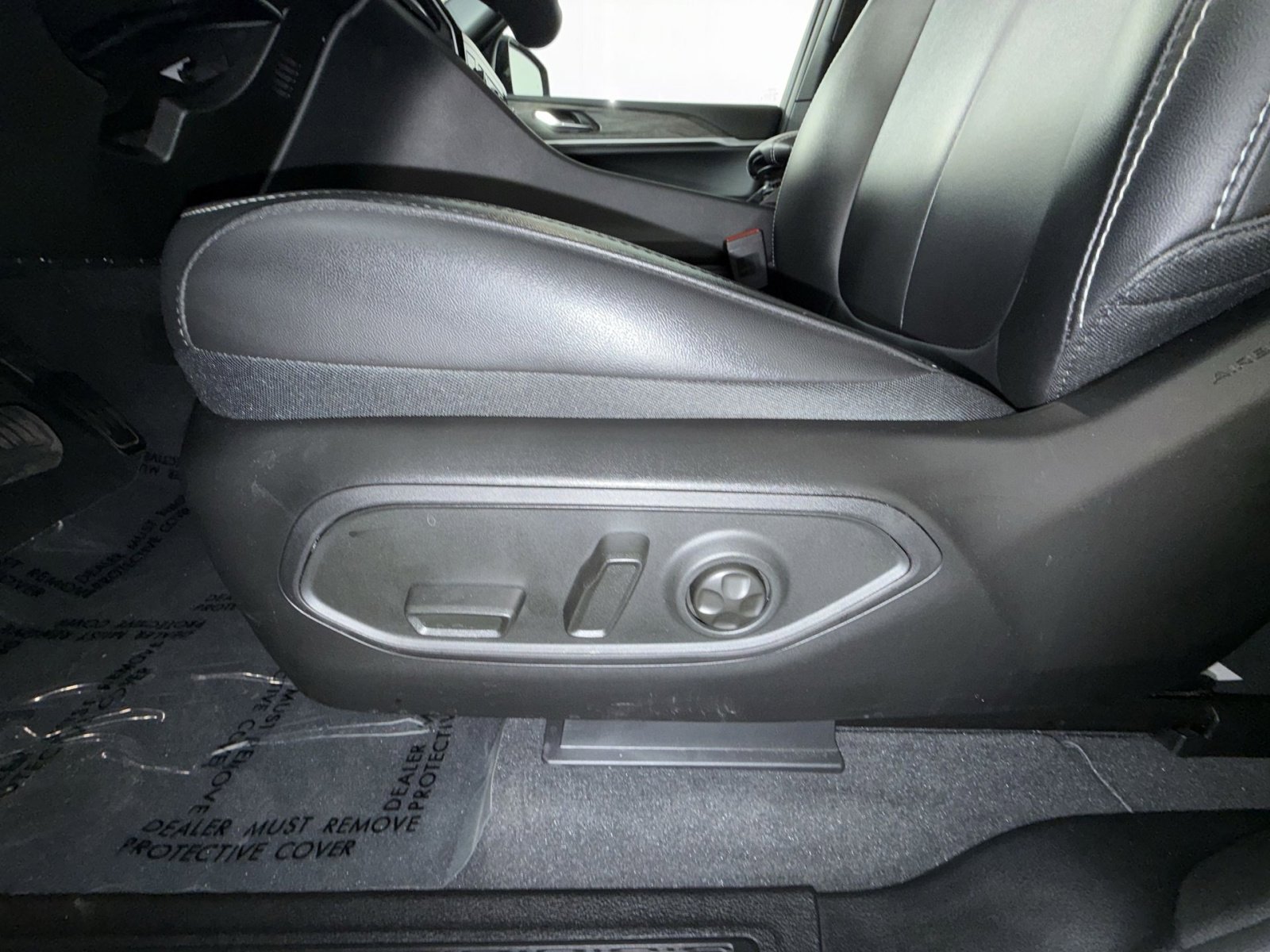 Used 2025 Jeep Grand Cherokee Limited w/ Trailer Tow Package AWD/4WD image 14