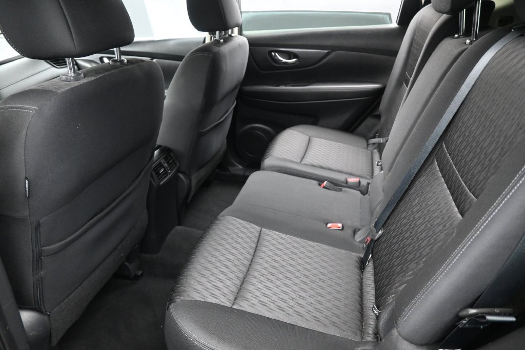 Used 2019 Nissan Rogue SV AWD/4WD image 18