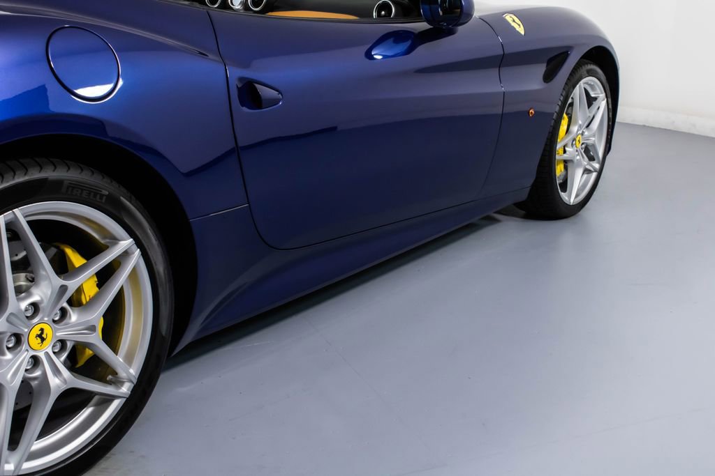 Certified 2017 Ferrari California T image 19
