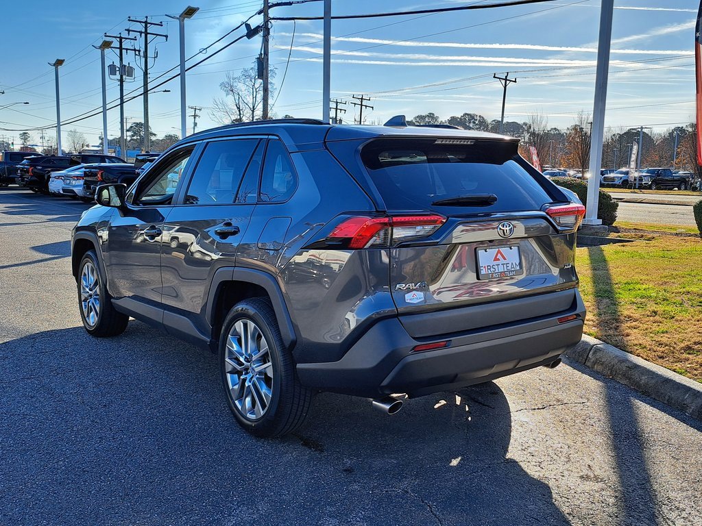 Used 2022 Toyota RAV4 XLE Premium image 10