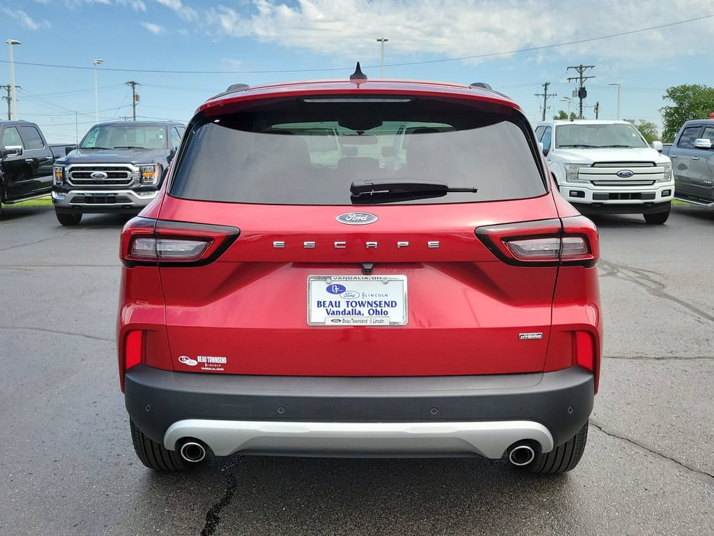 Certified 2025 Ford Escape SE FWD image 5