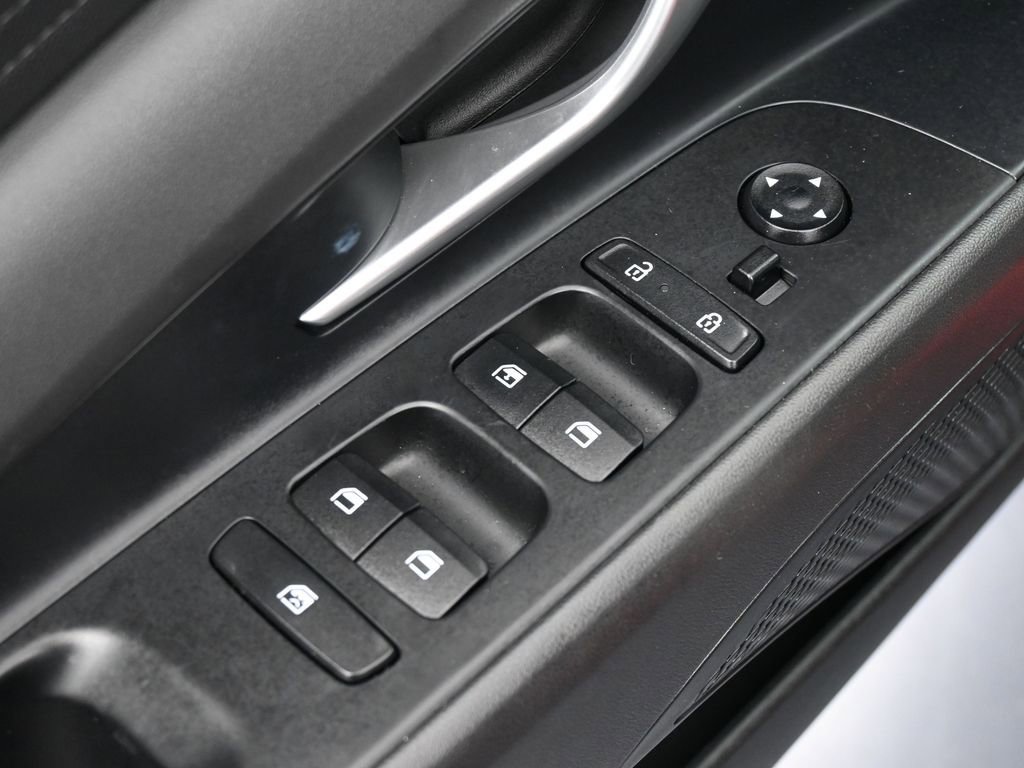 Used 2024 Hyundai Elantra SE FWD image 13