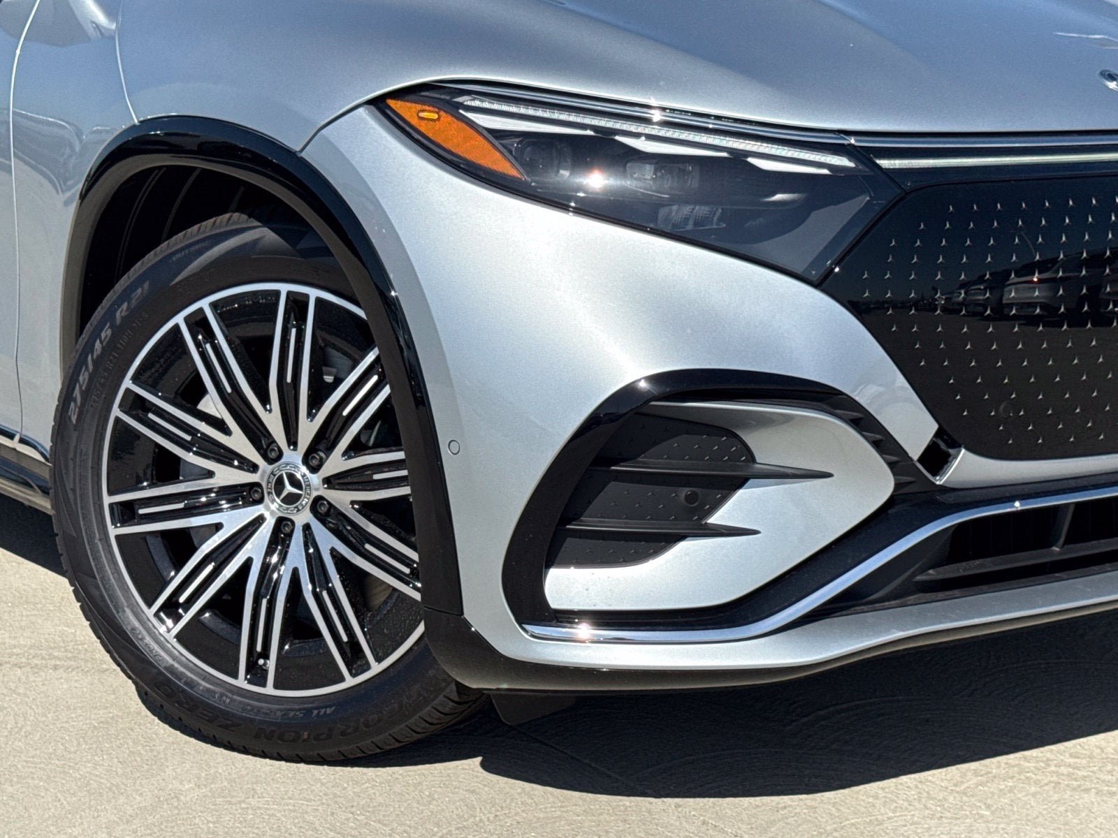 New 2027 Mercedes-Benz EQS 400 4MATIC SUV image 4