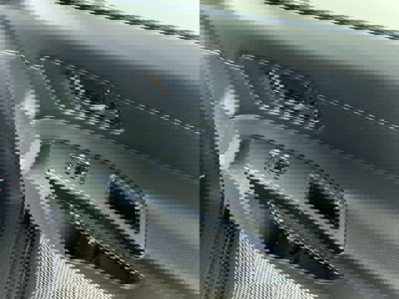 Used 2024 Nissan Pathfinder SV image 30