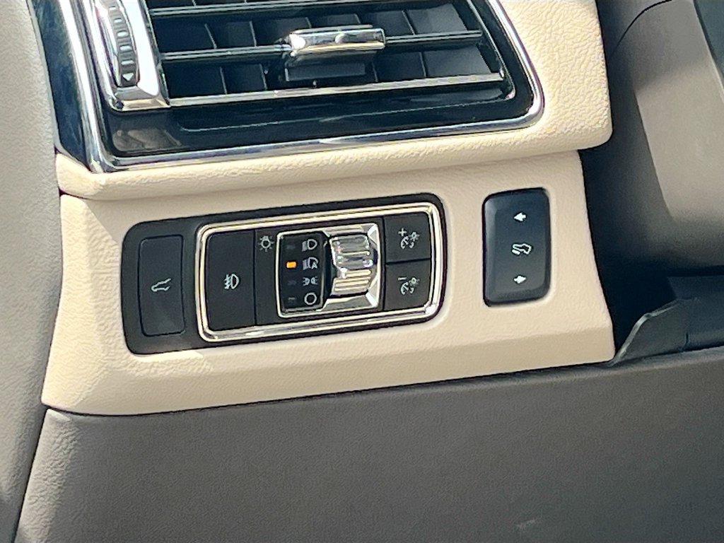 Used 2024 Lincoln Navigator Reserve AWD/4WD image 10