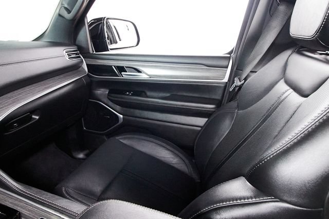 Used 2024 Jeep Wagoneer Series II w/ Convenience Group I AWD/4WD image 7