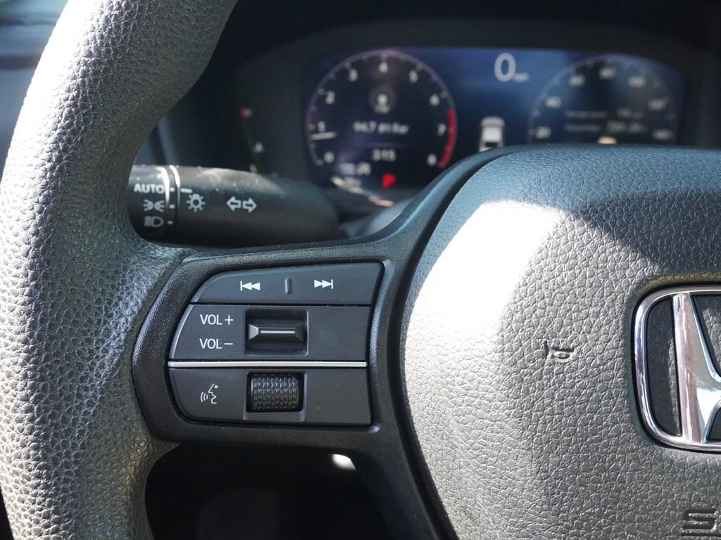 Used 2023 Honda Accord LX image 31