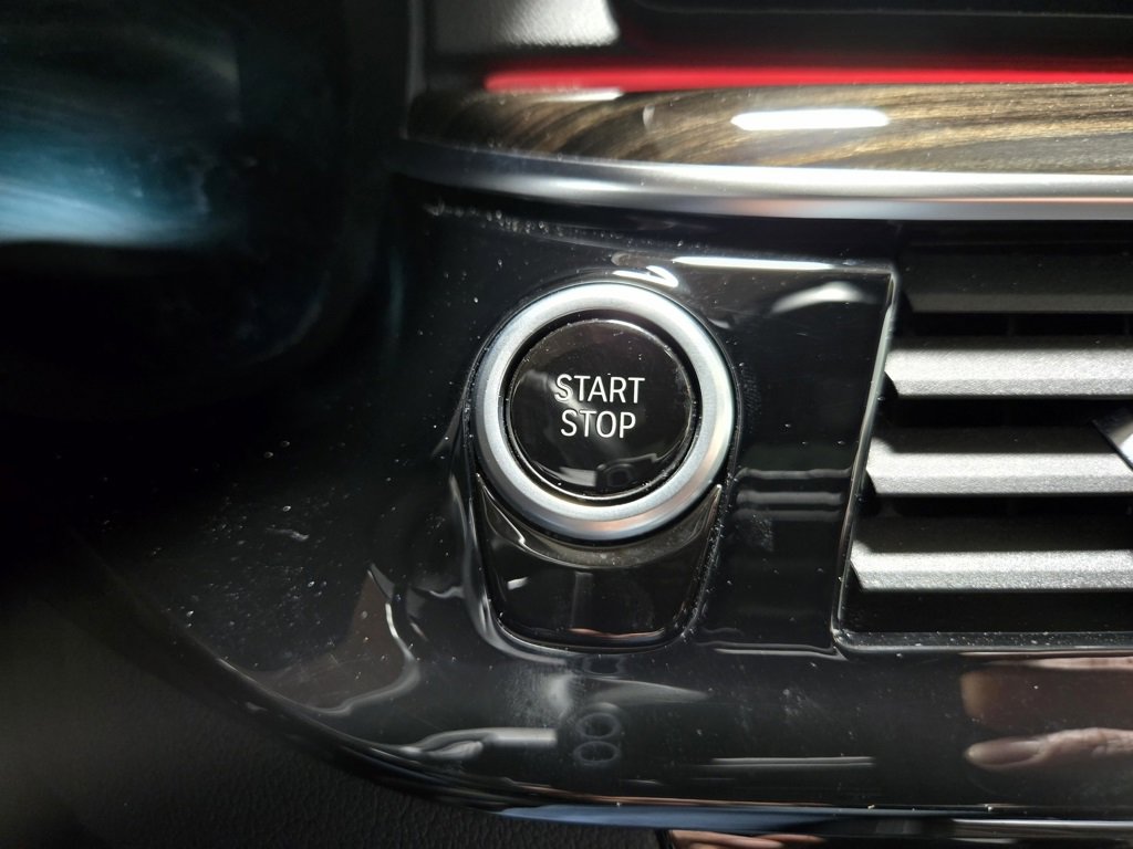 Used 2021 BMW 530e xDrive w/ M Sport Package image 18