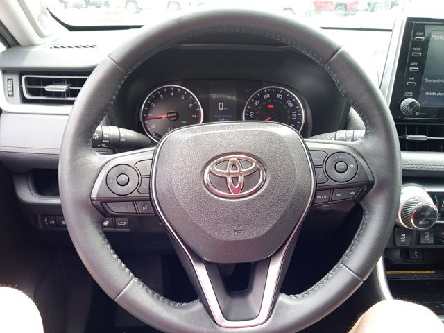Used 2020 Toyota RAV4 XLE Premium image 20