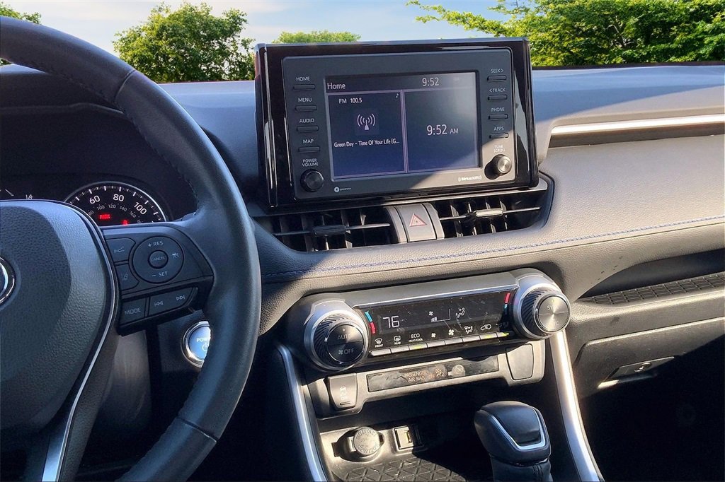 Used 2022 Toyota RAV4 SE image 9