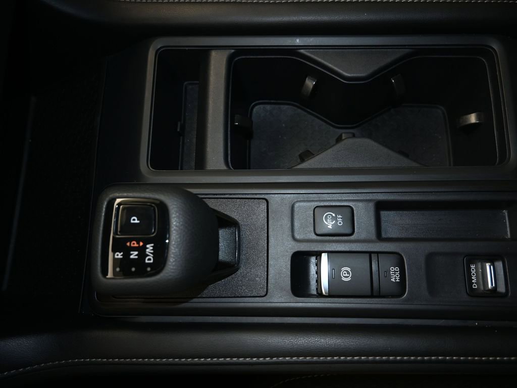 Used 2024 Nissan Pathfinder S image 18