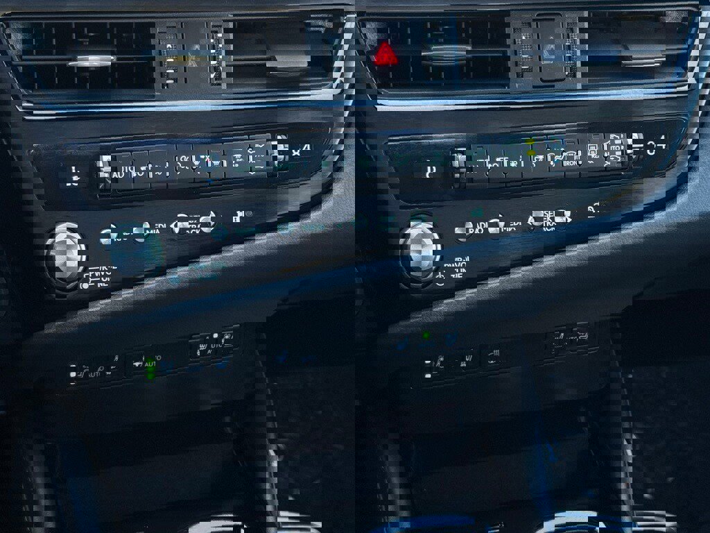 Certified 2025 Lexus ES 300h w/ Premium Package image 23