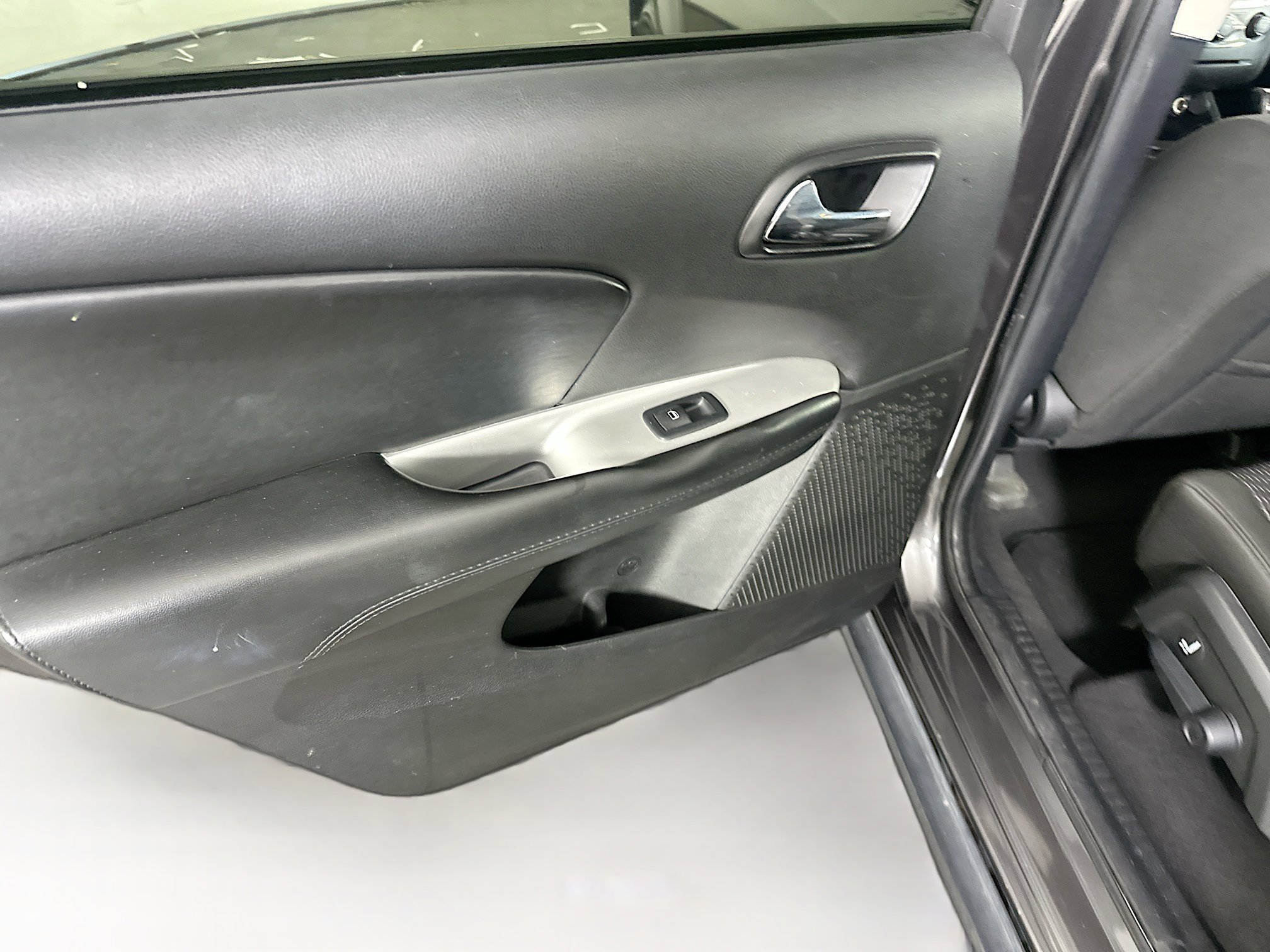 Used 2019 Dodge Journey SE image 25