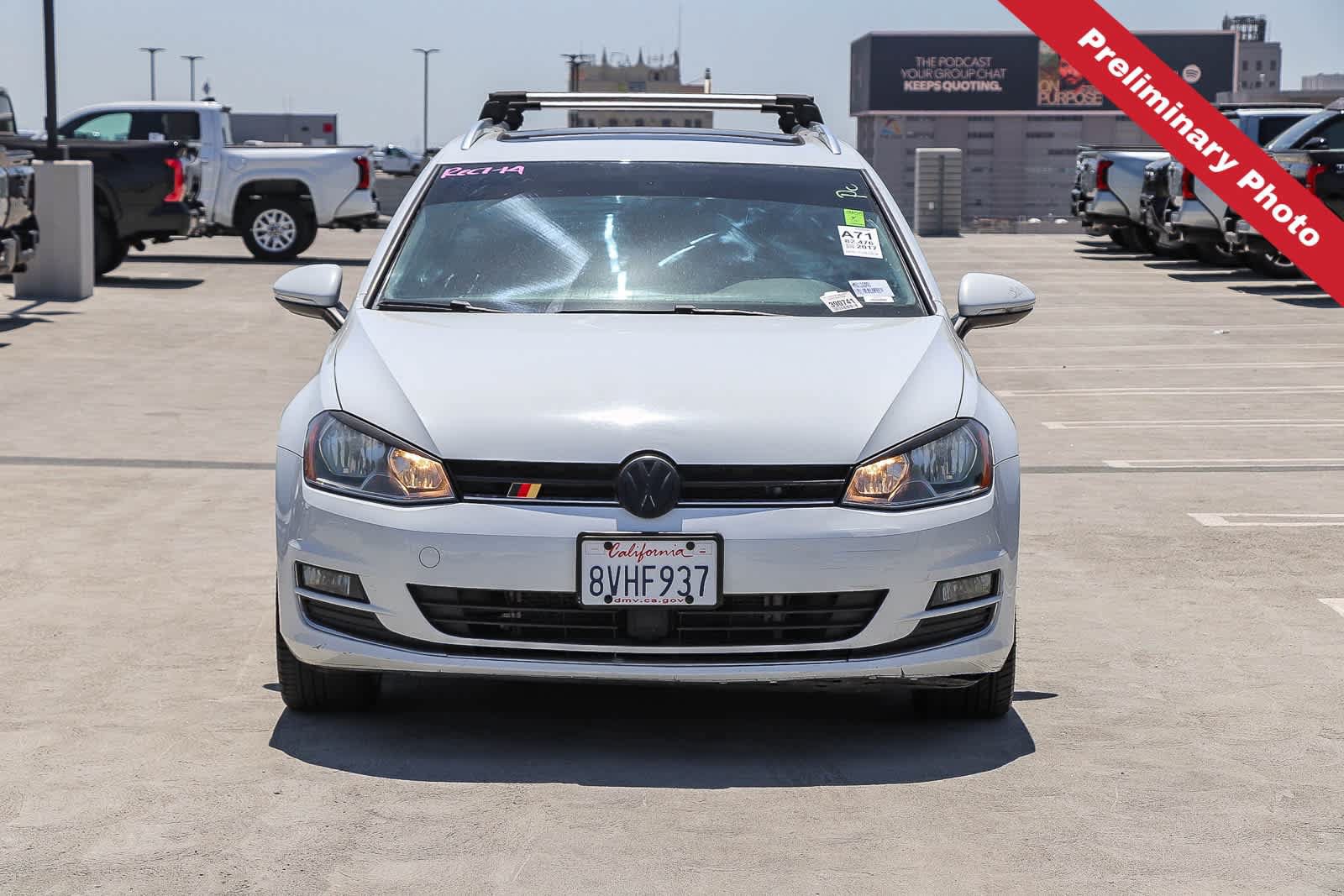 Used 2017 Volkswagen Golf SportWagen FWD image 2