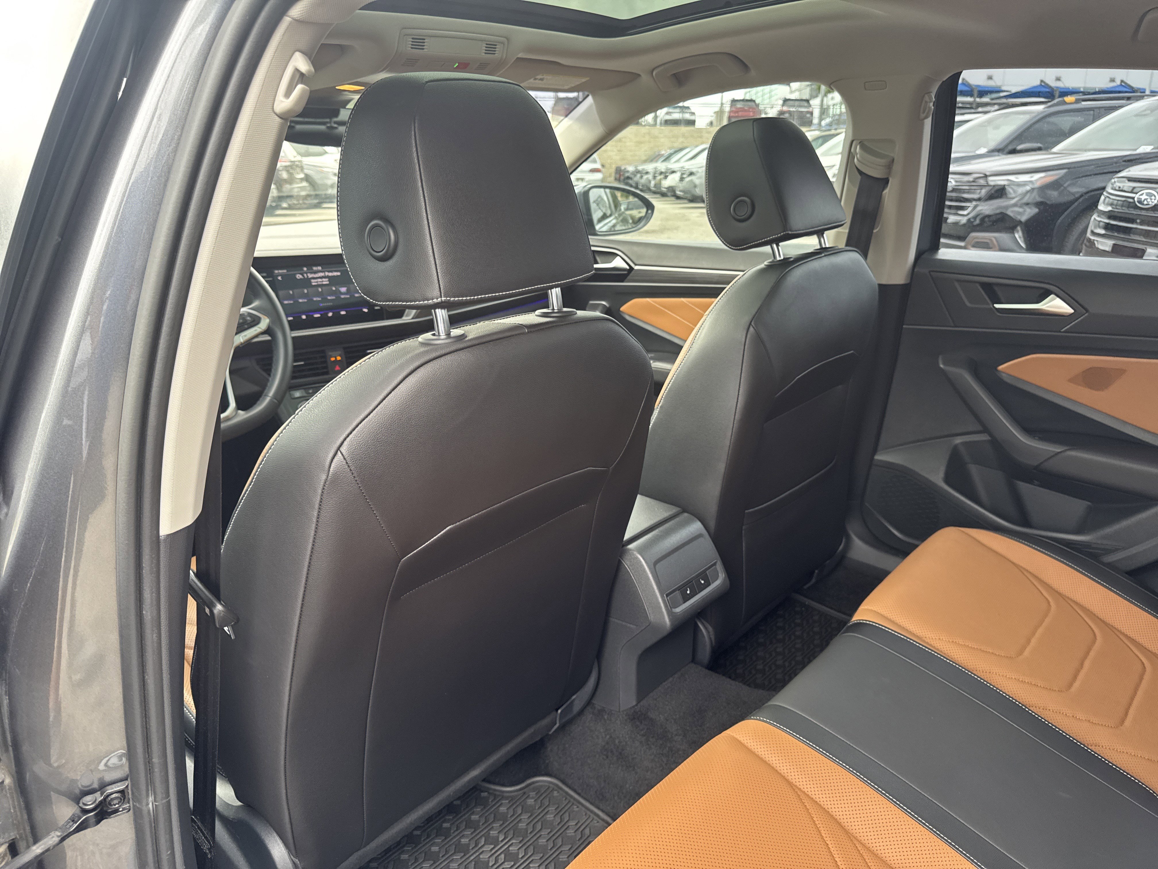 Used 2023 Volkswagen Jetta SEL image 3