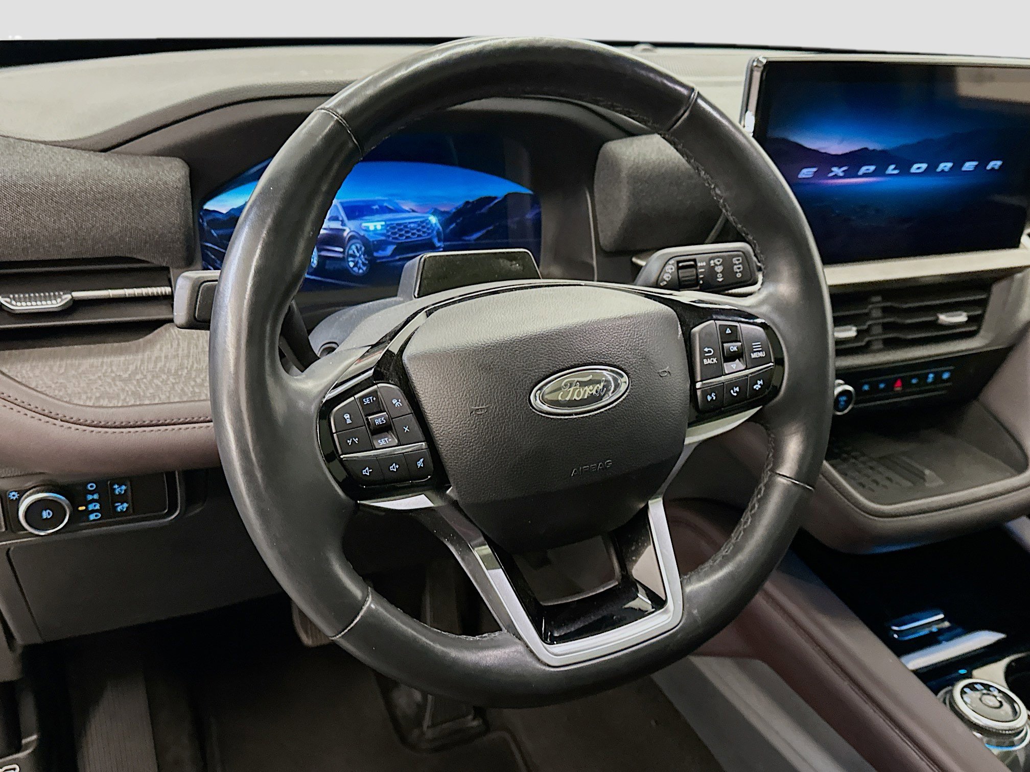 Used 2025 Ford Explorer Platinum w/ LUX Leather Package AWD/4WD image 18