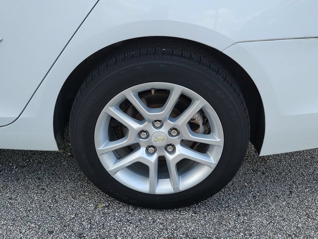 Used 2015 Chevrolet Malibu LT w/ Power Convenience Package FWD image 5