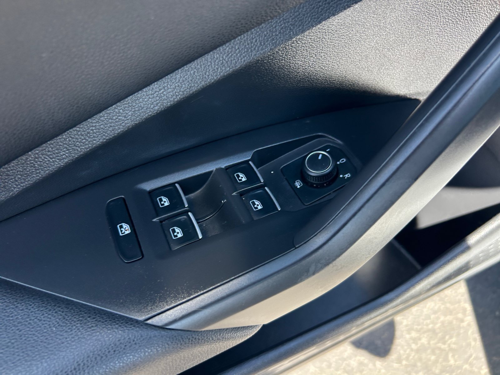 Used 2021 Volkswagen Jetta SE w/ SE Cold Weather Package FWD image 13
